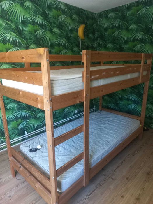 Vând pat supraetajat,dimensiuni 2m/1m/1,5 m(înălțime)  600 lei.Rasnov