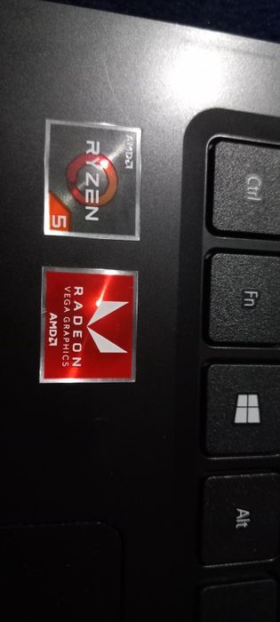 Vând laptop HP cu procesor AMD Ryzen 5 3500U, grafică integrată Radeon