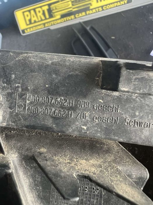 Решетка с дупка за халоген или дистроник за AUDI A6 c7 4g0807682 h