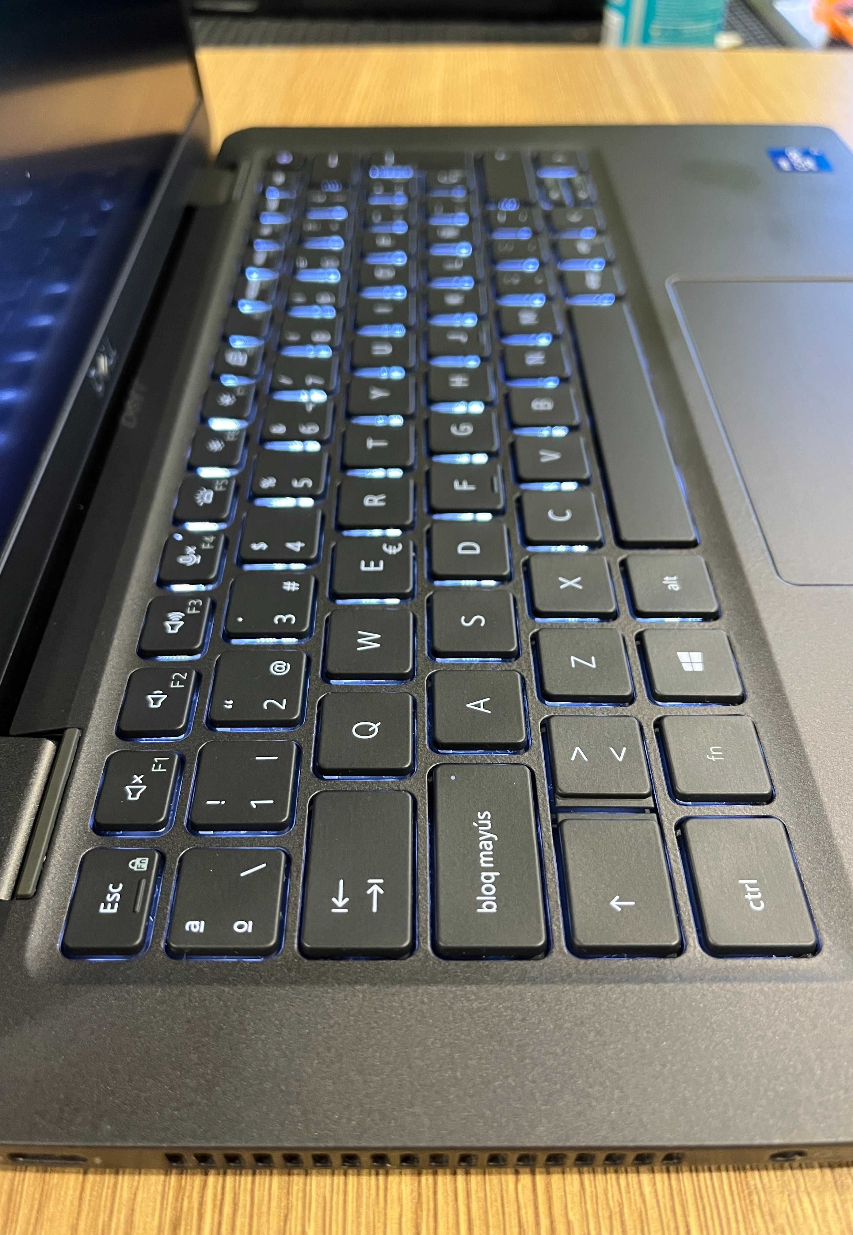 Dell Latitude 7420. Core I7 - 1185G7 1.2/4.8 GHz. 16/256 GB