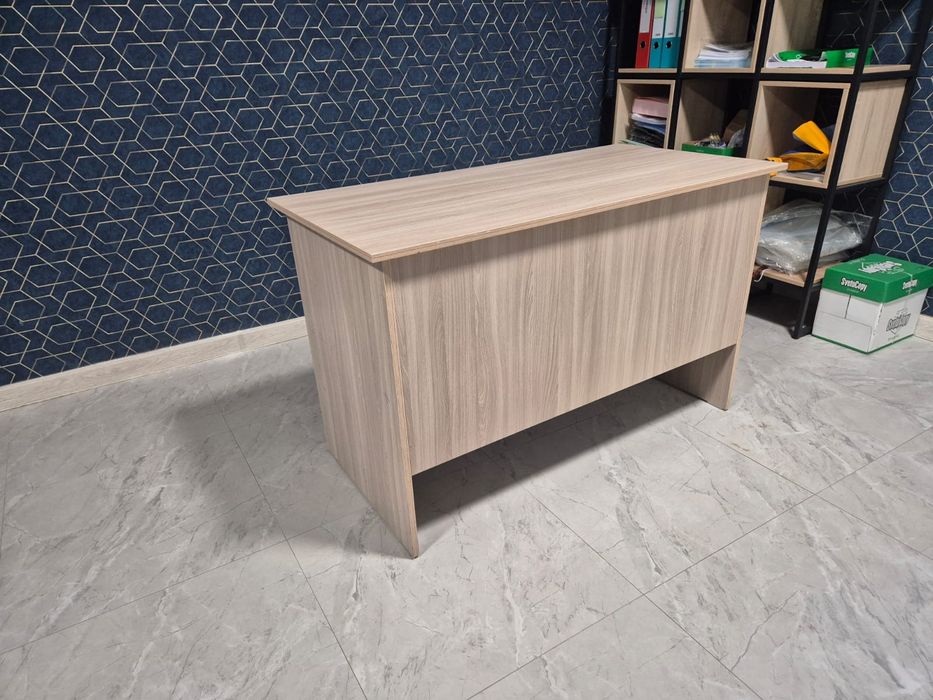 Офисные столы в хорошем состоянии