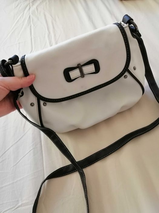 Чанта, черно-бяла, кожа