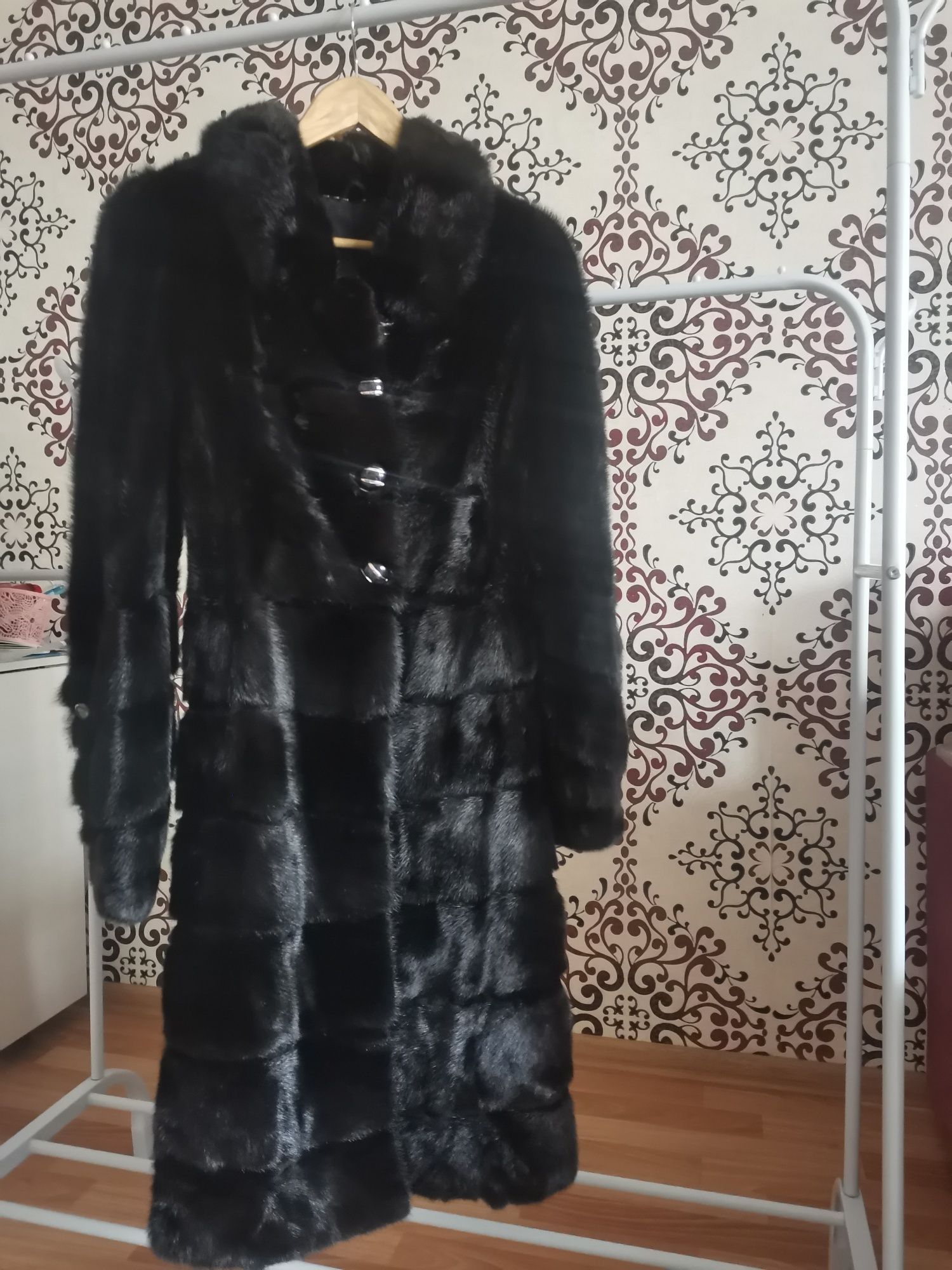 Продам норковую шубу