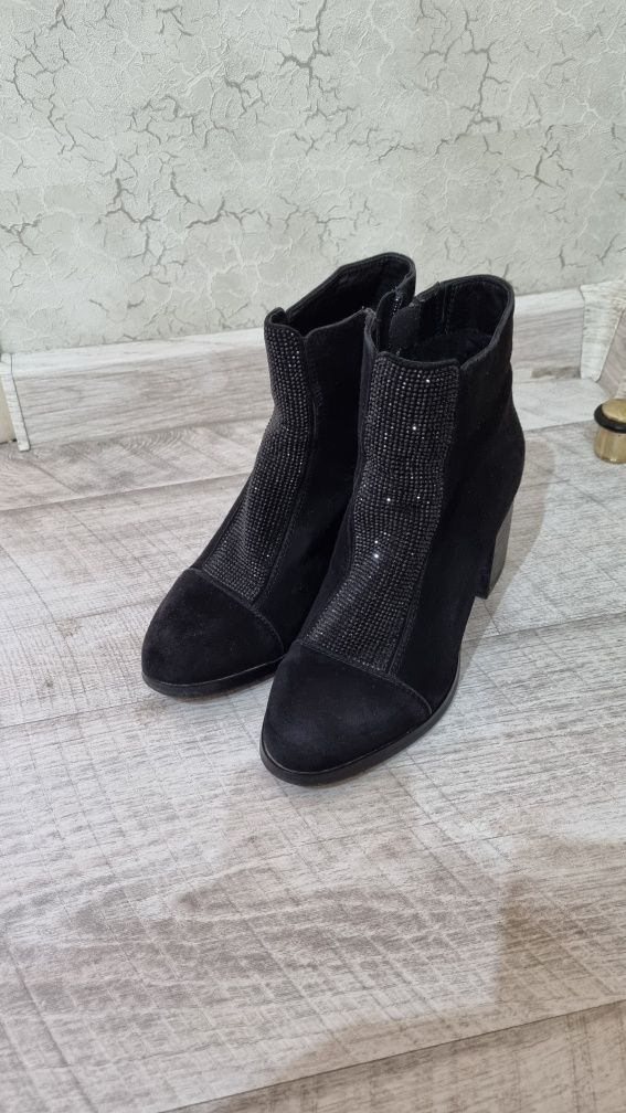 Продам кожаные полусапожки размер 34