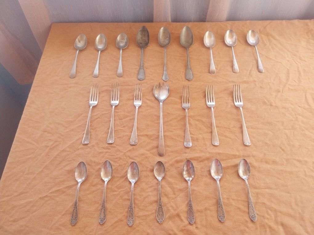 Tacâmuri Set lingurite și furculițe.