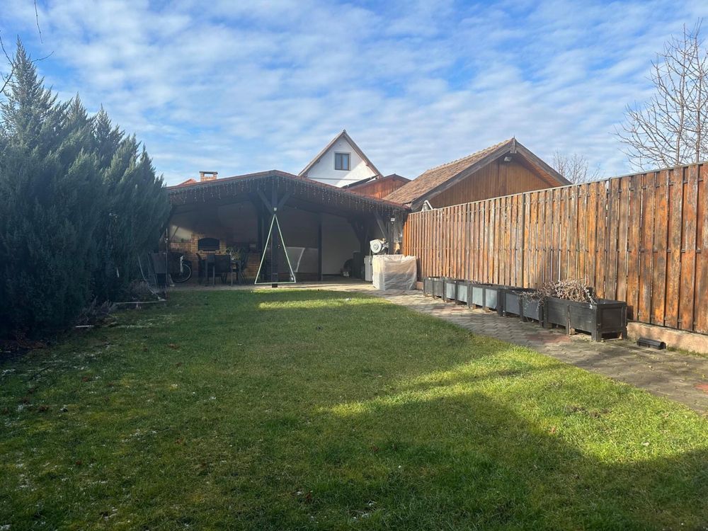 Casă spațioasă, 180 mp utili, 5 camere, filigorie, pivnită