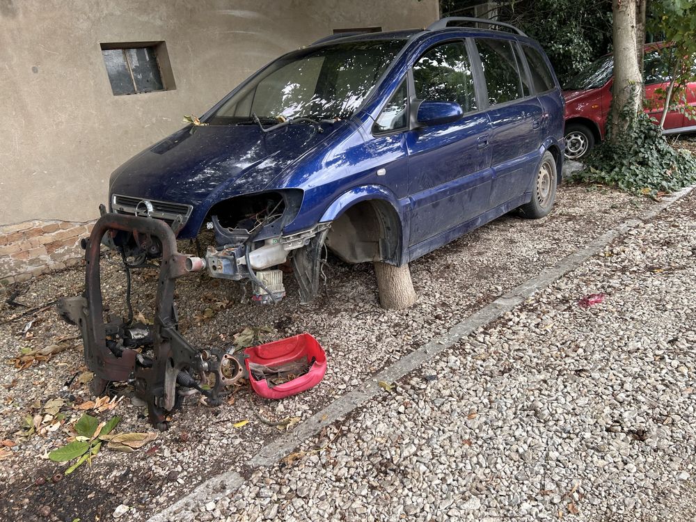 Opel Zafira A само на части!