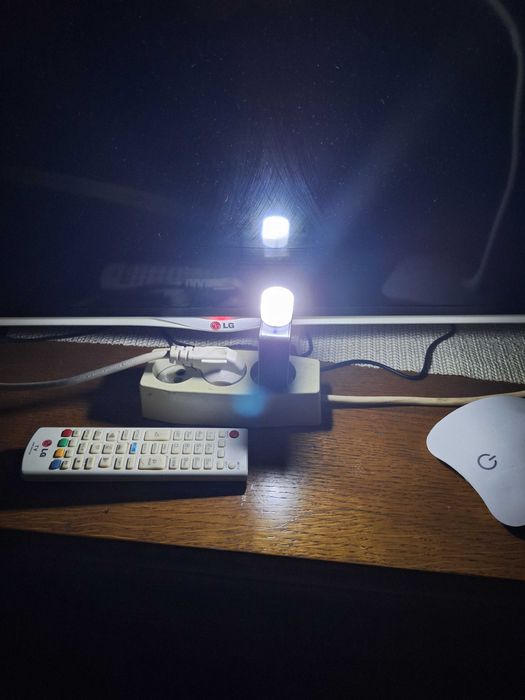 Lampi lumina alba cu incarcare priză USB