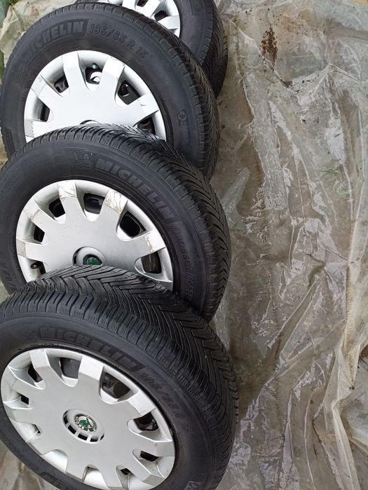 Vând set complet de 4 jante tablă org. VW, 4 anvelope iarnă, 4 capace