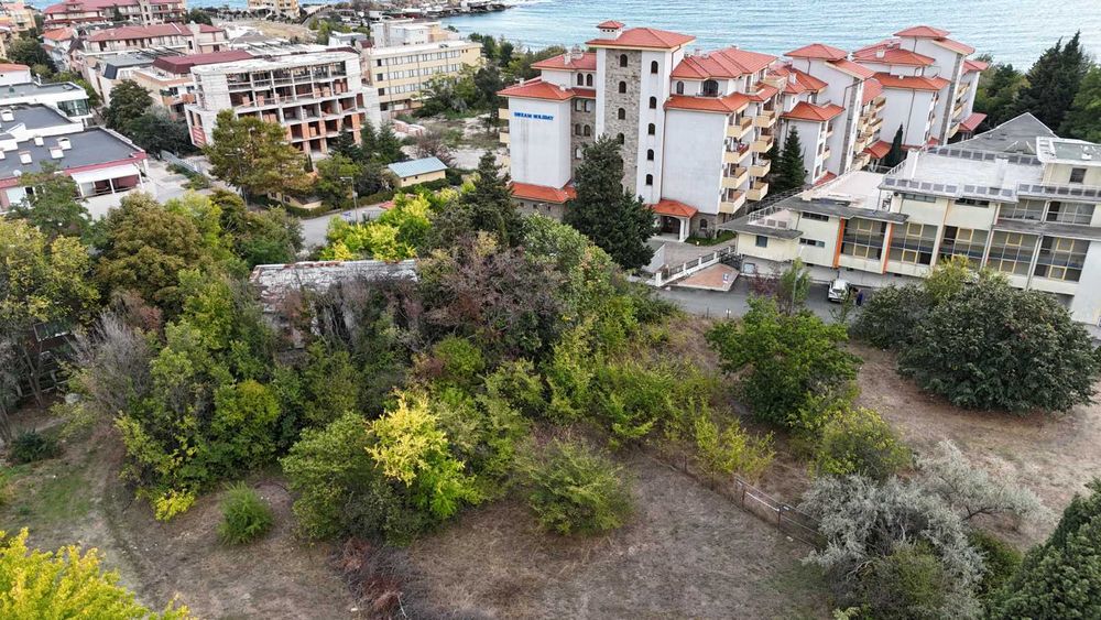 Парцел за застрояване на 100 метра от морето в Равда