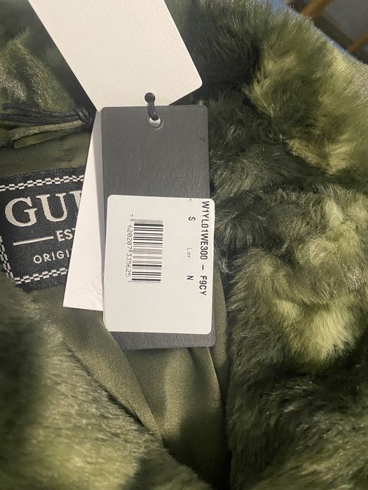 Geaca Guess blana artificiala, marimea S, noua