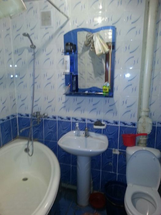 Срочно продаётся 2х ком кв в чирчике 3 этаж на гурпарке 5 этажный дом