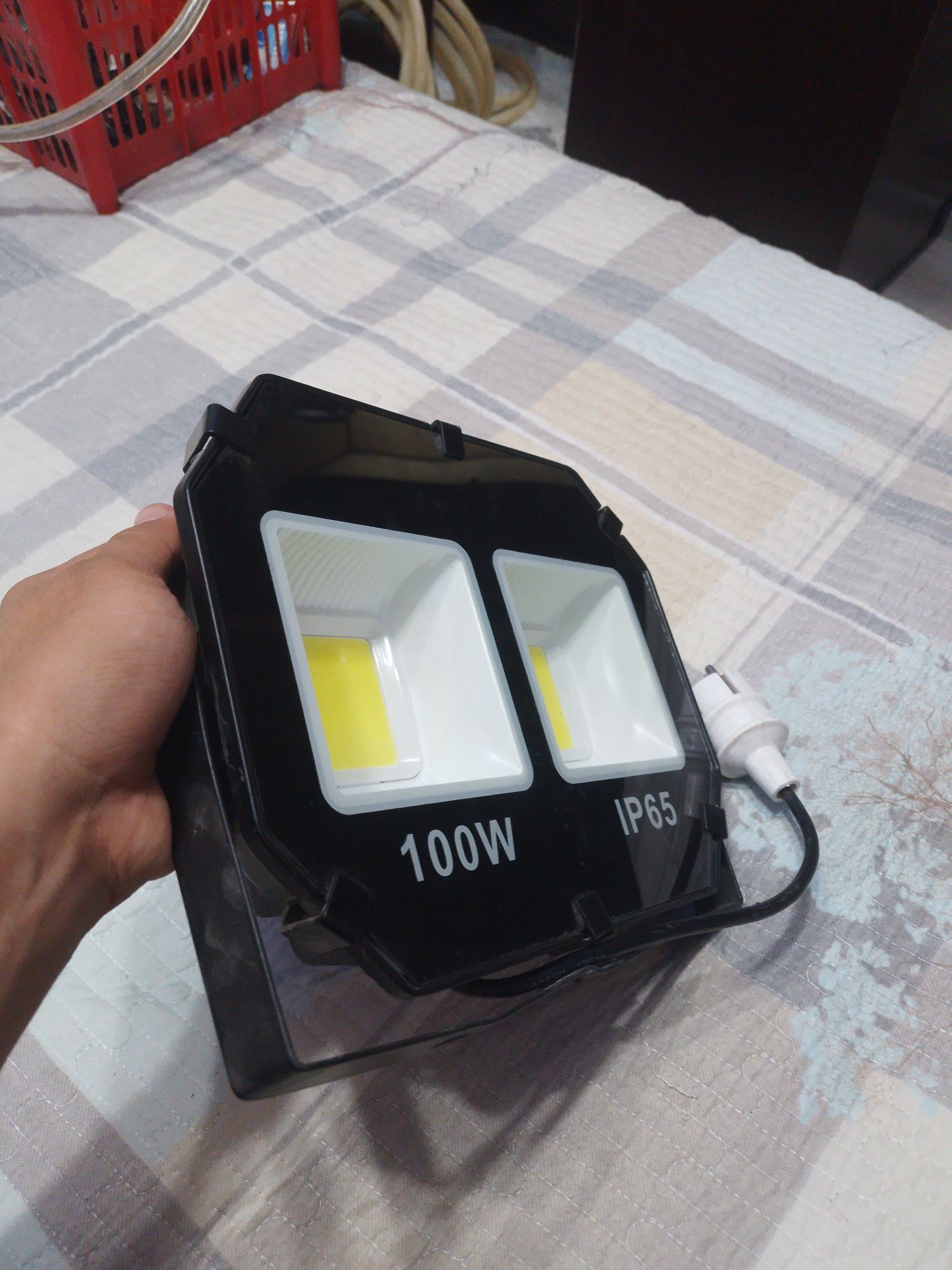 Прожектор 100W. 65IP. Projector 100W. 65IP.