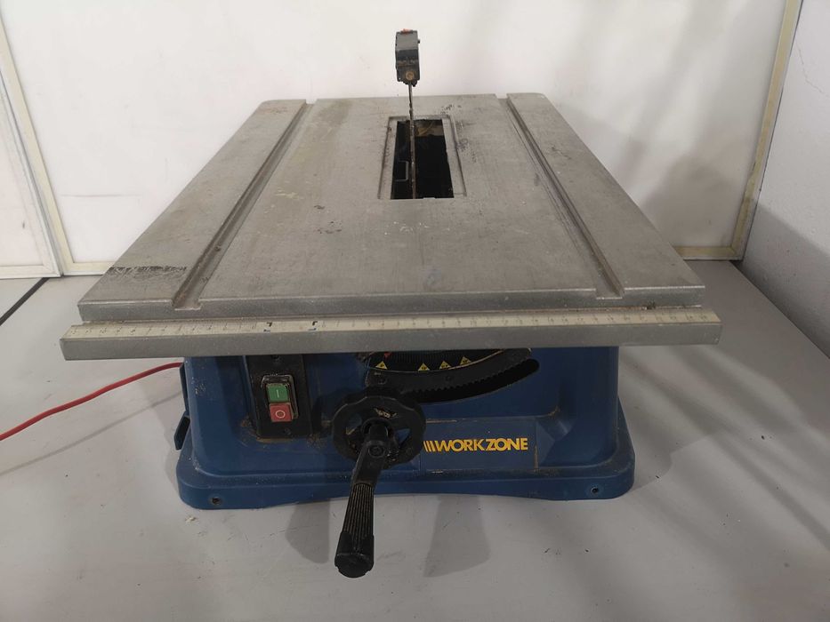 Циркуляр за дърво - WorkZone  2000W