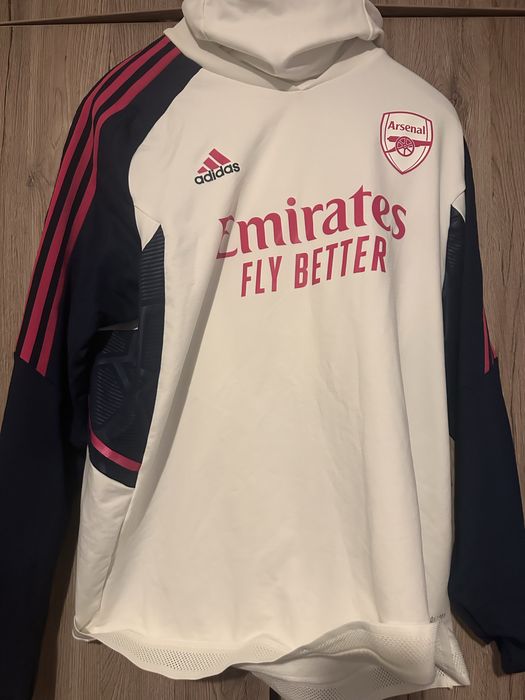 Продавам спортен екип Adidas