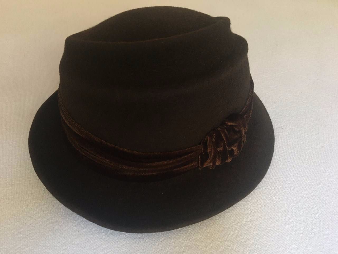 Дамска шапка от филц, тъмнокафява, размер 55