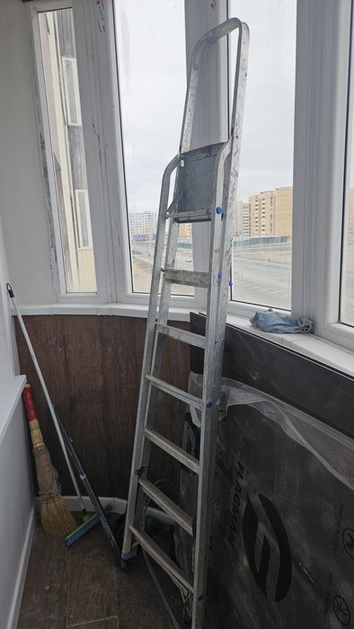 Продам лесницу стремянку