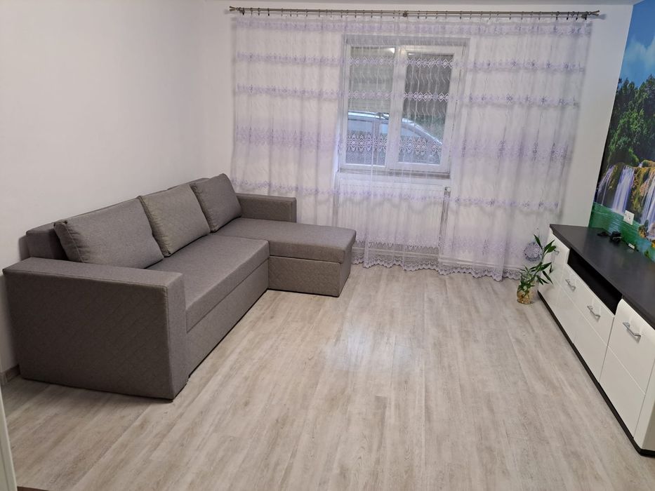 Vând colțar 1000 lei