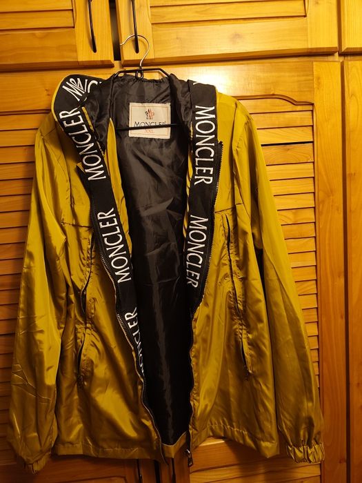 Geacă autentică Moncler de primăvară-toamnă