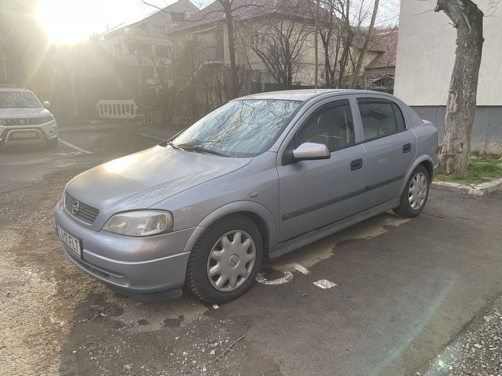 Vand Opel Astra - cu subwoofer