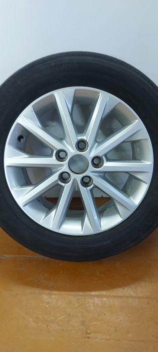 Продам диск Camry 50 R16 не гнут не варин в родном окрасе