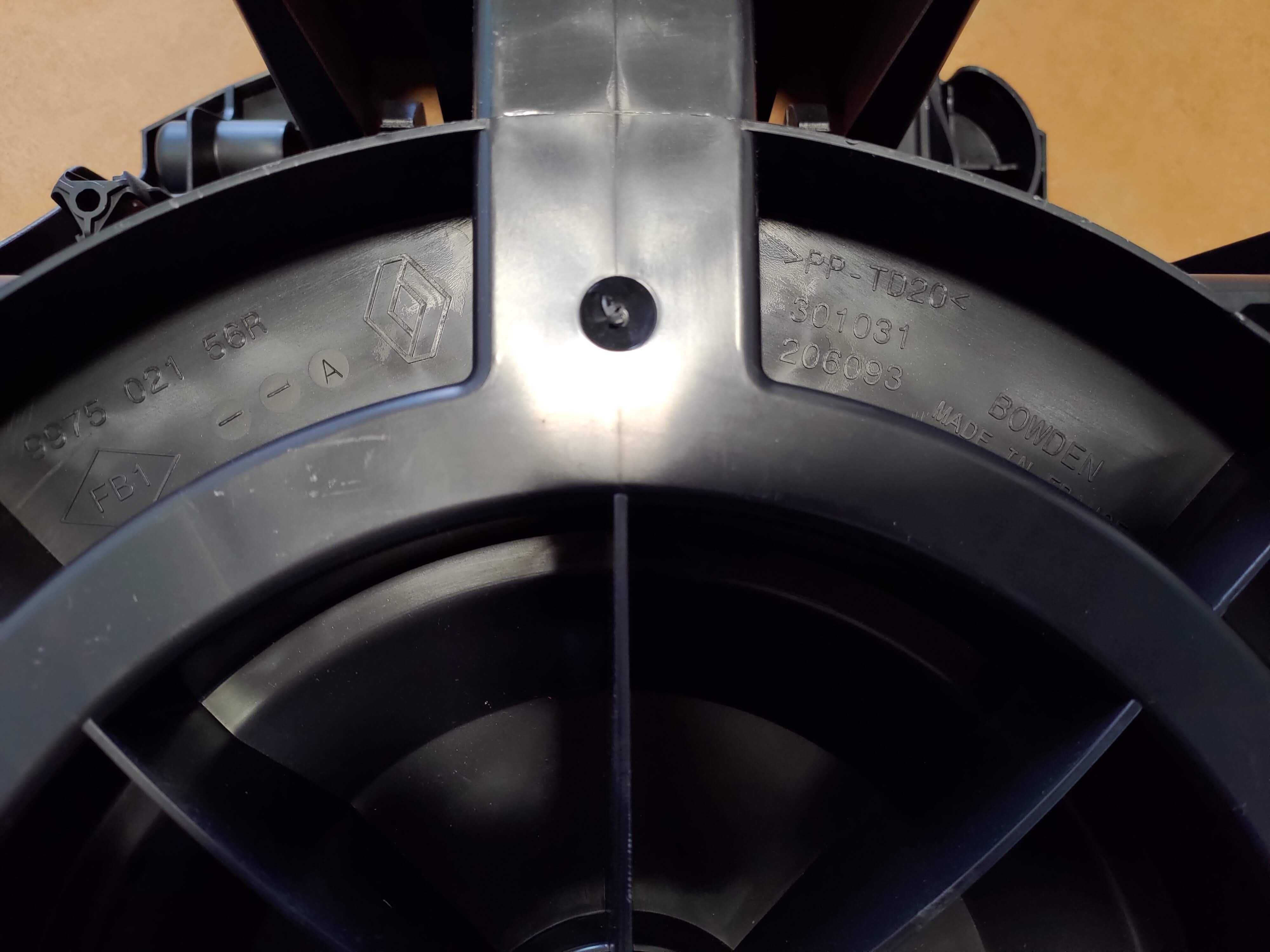 Suport 997502156R pt KIT pana SUBWOOFER Bose RENAULT Megane 4
