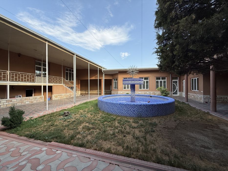 Продаётся 12-комнатный дом на участке 11 соток. Сергели ул. Навруз