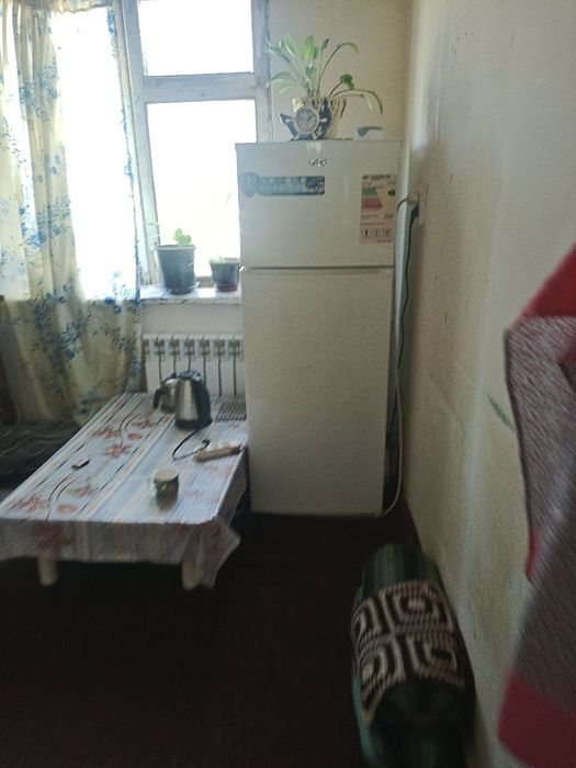 Продаётся 1ком кв в чирчике 4 мкн 4 этаж не далеко от дороги