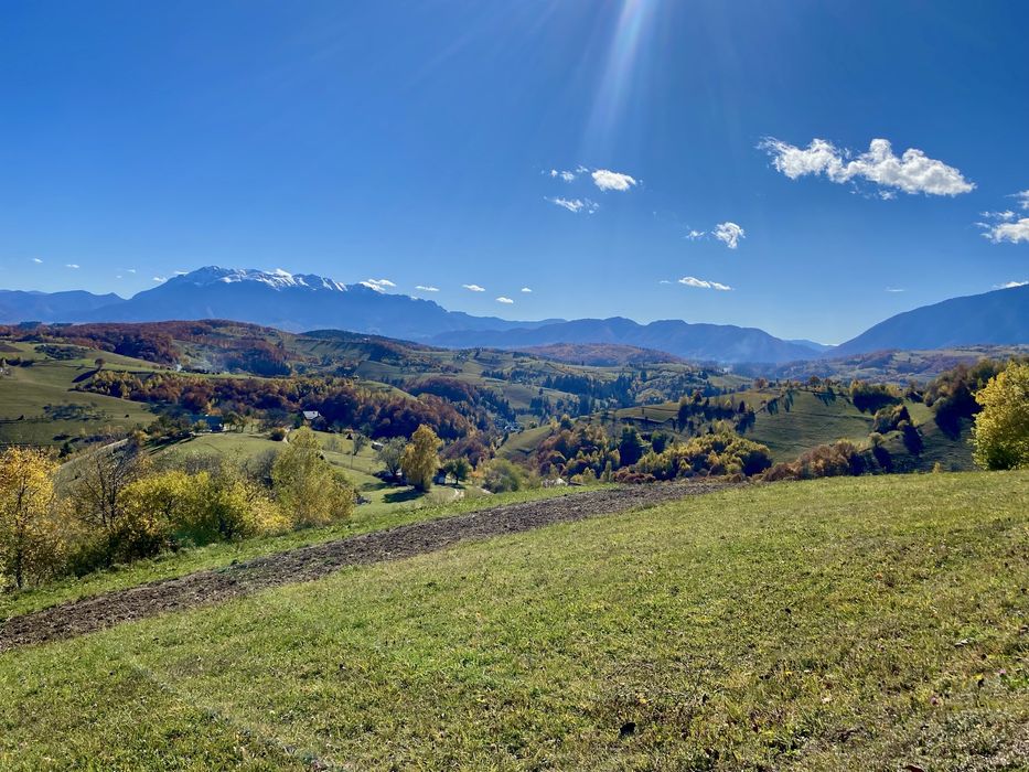 Vand teren intravilan cu priveliste deosebita