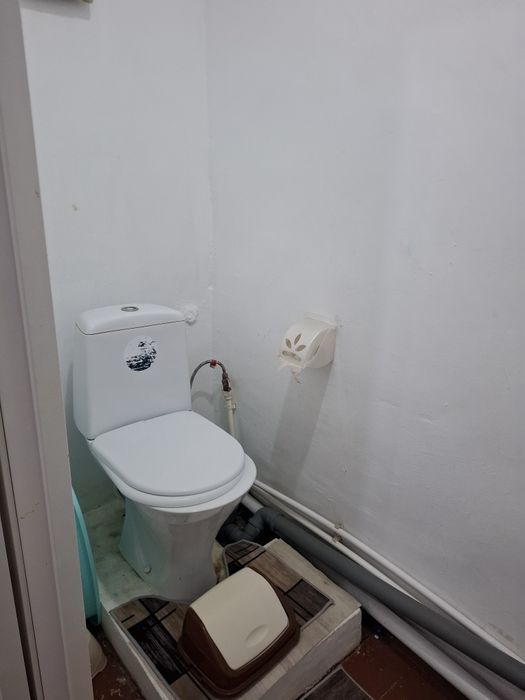 Балзия мейрамханасына жақын жерде үш бөлмелі жер үй сатылады .