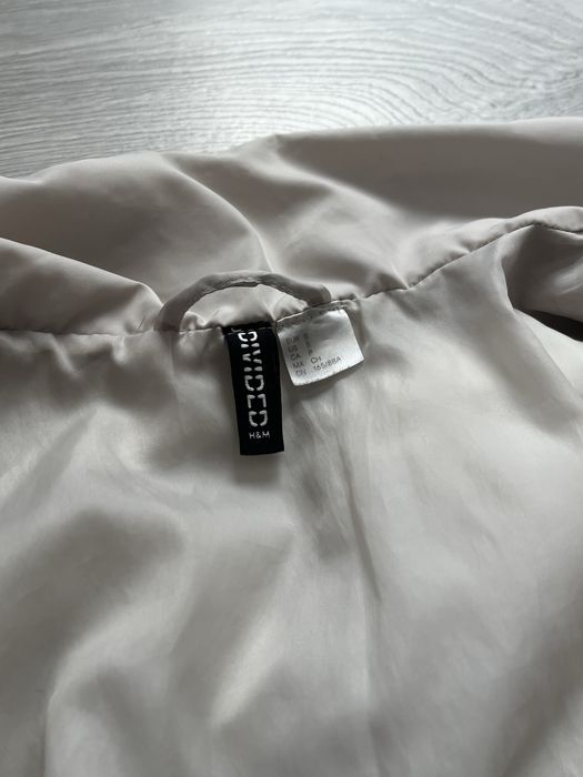 бежово късо елече H&M