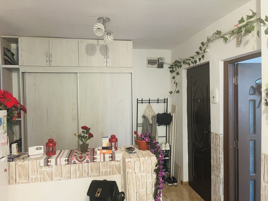 Vand apartament cu 2 camere decomandat