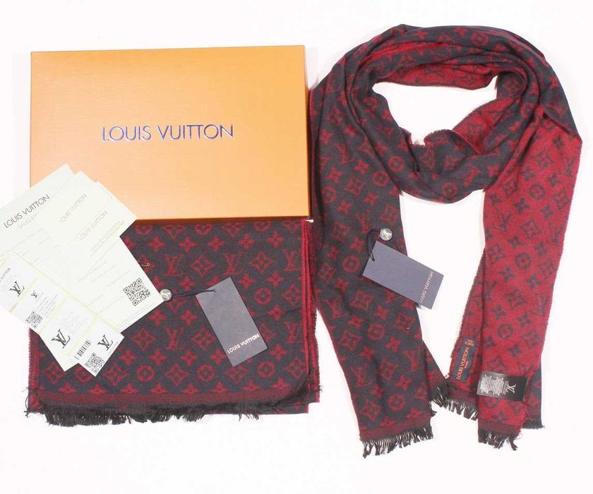 Луксозен подаръчен комплект шал с кутия маркови шалове markovi shalove