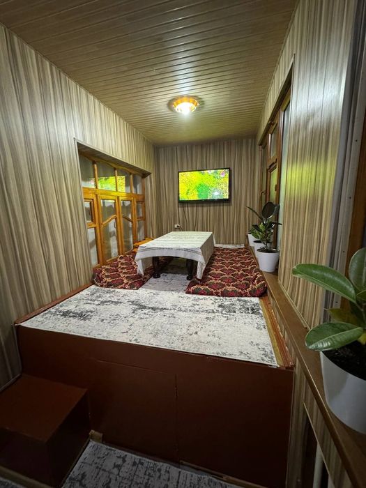 Продам хорошую квартиру 5/5/5 ЭКО базар Феруза общ пл 100м²