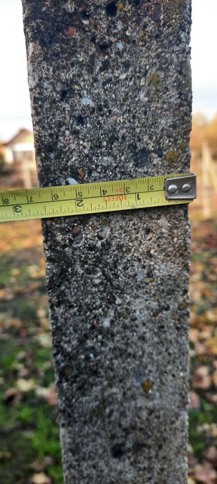 Циментови колци, колове за ограда, лозе, градина.