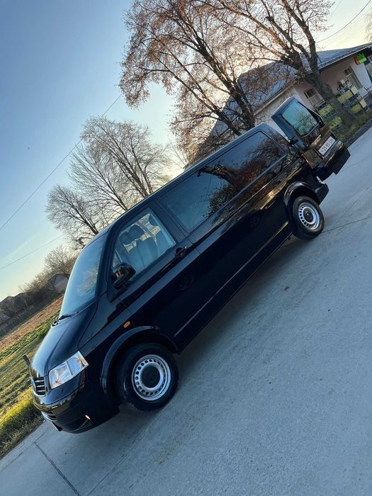 Vand Volkswagen Transporter T5 cu 6 locuri și duba modelu lung