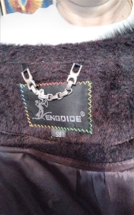 Продам пальто зимнее женское с песцовым воротником и рукавами