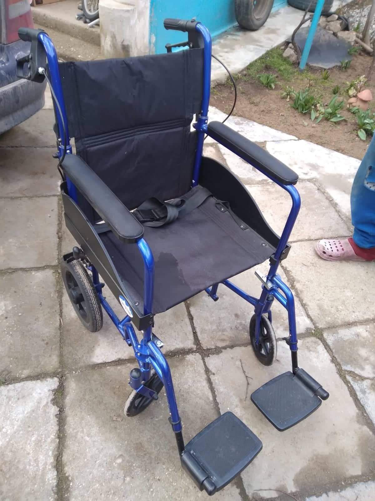 Scaun cu rotile pentru persoane cu dezabilitati