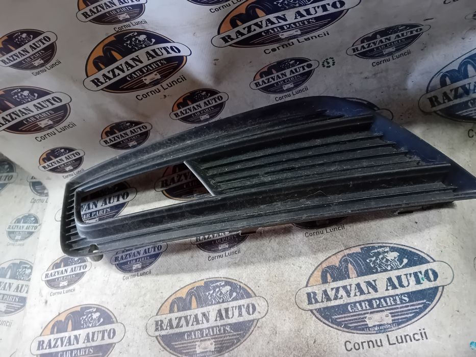 grila proiector stanga audi a4 b8