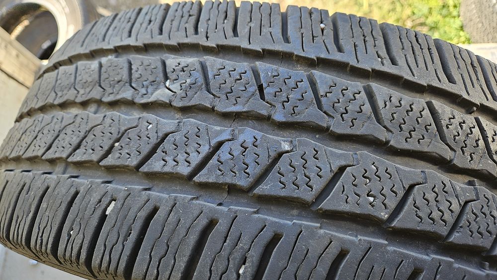 Гуми 215 65 16С дот 23 континентал