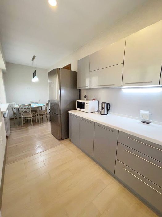 Продаётся 3-х комнатная на Ц-7 улица Чимкентская Ор-р МИД