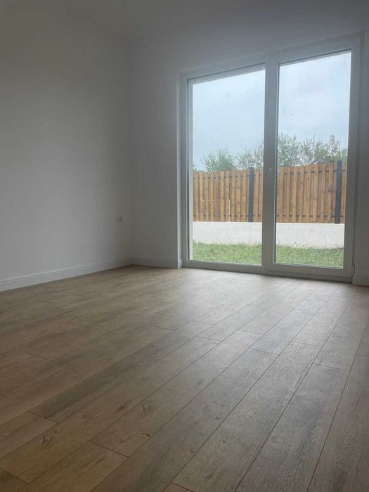 PROPRIETAR, vand casa pe parter in Petrovaselo