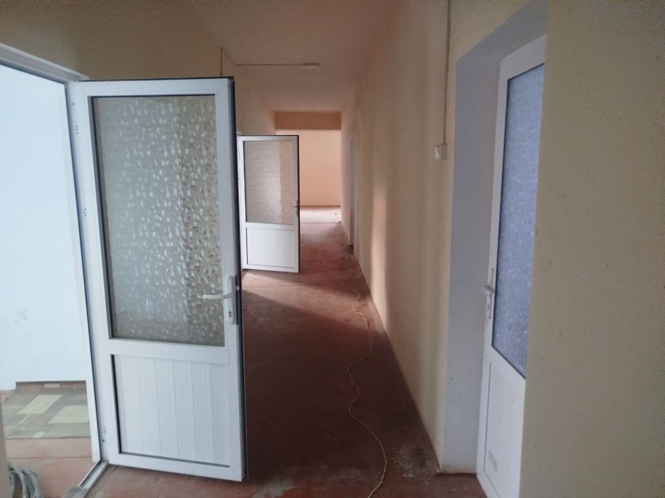 Нотурар бино сотилади