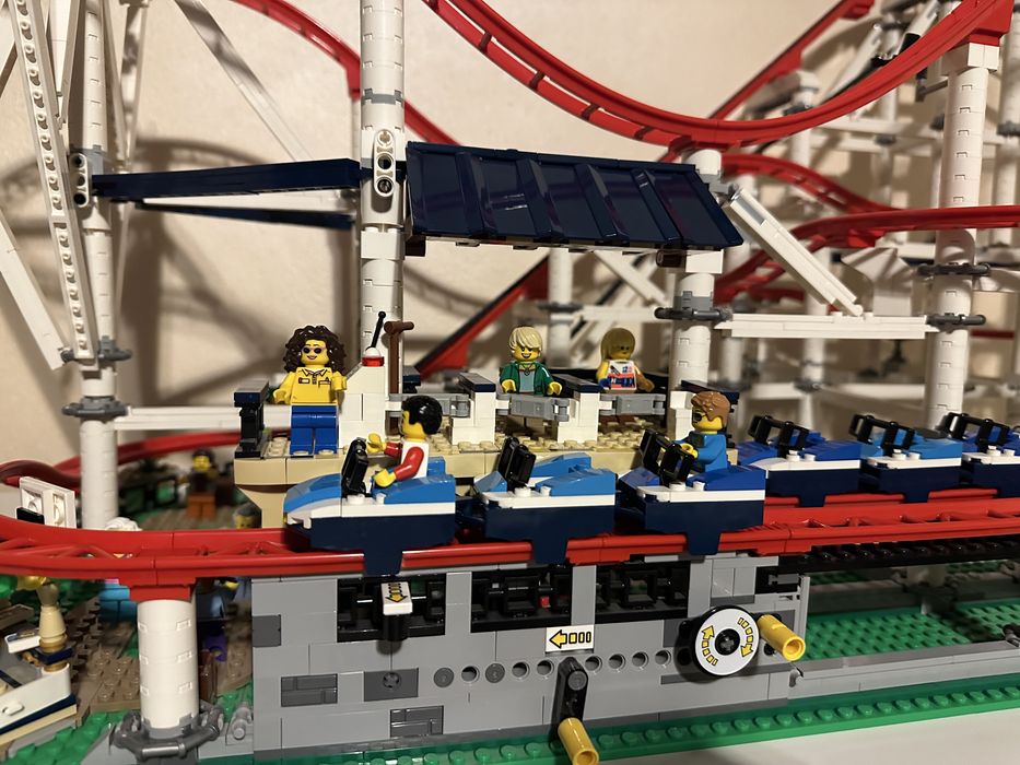 Lego 10261 roller coaster