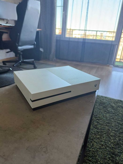 Конзола XBOX ONE S 512gb + джойстик