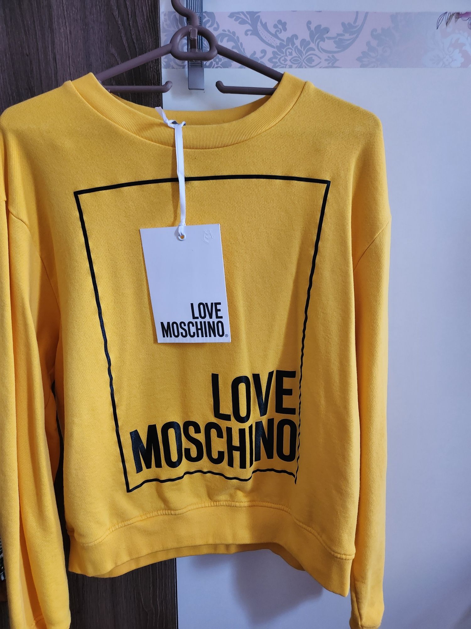Блузи Love Moschino