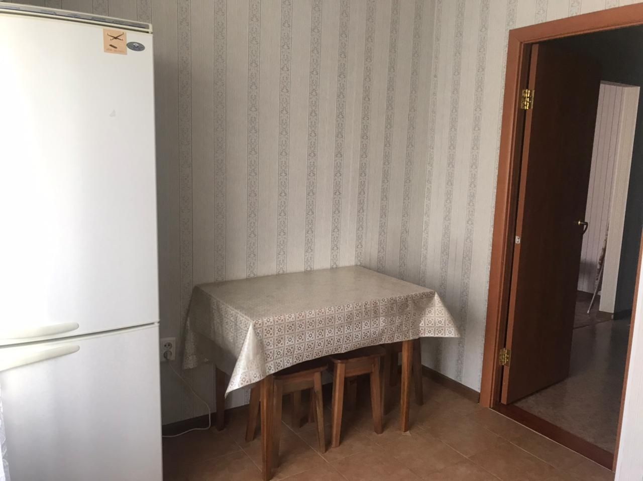 сдам 1 комн.квартиру 1-2 девушкам.р-н Космос,уютная,длительный срок