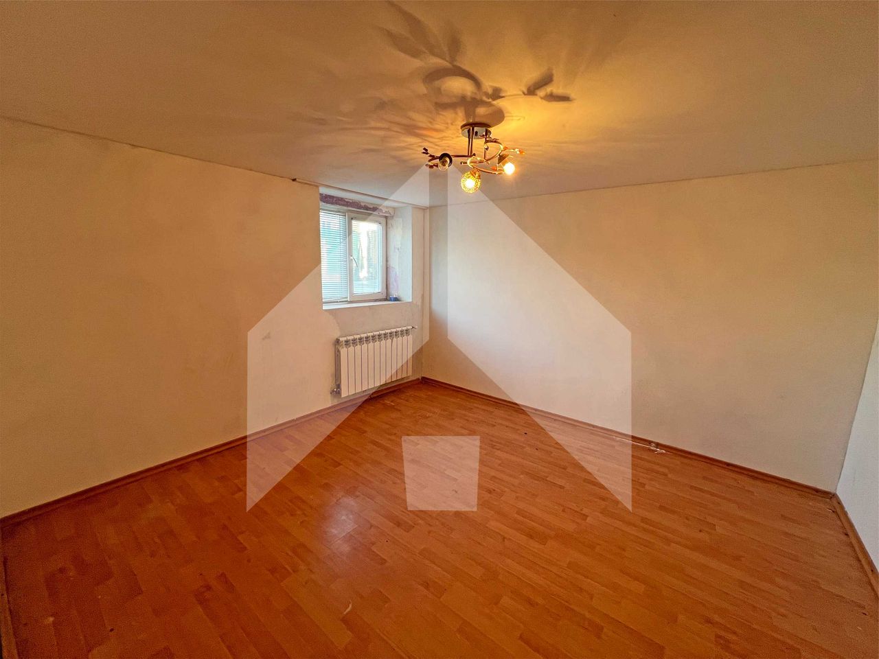 Продава се Къща в Нови пазар - 174 кв.м за 704 €/кв.м - Снимка #15