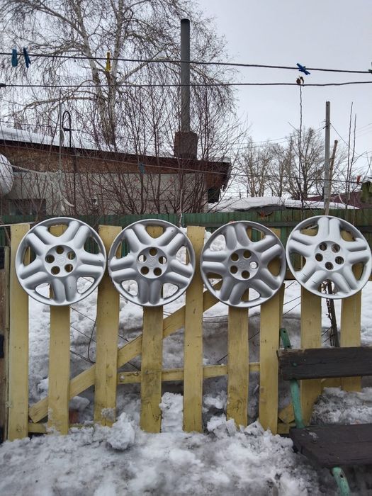 Продам оригинальные колпаки на Тайота