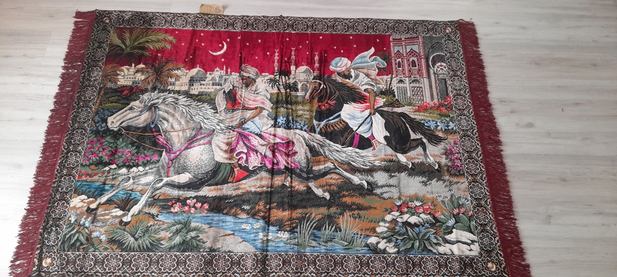 Vănd carpete original din material persian original. Preț per bucată.